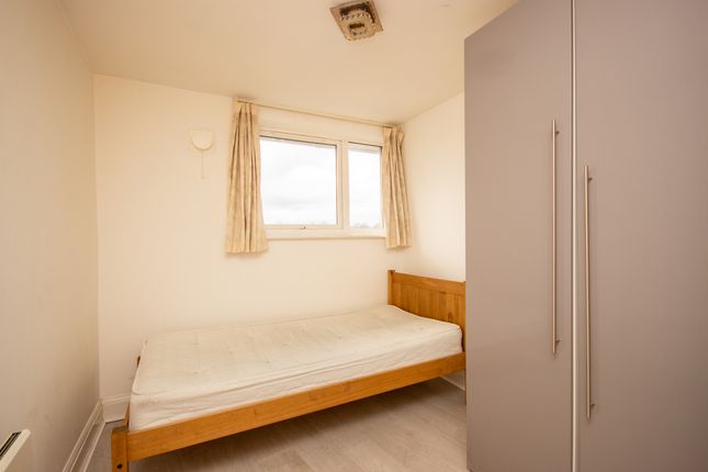 Flat to rent in The Uplands, Bricket Wood, St. Albans, Hertfordshire