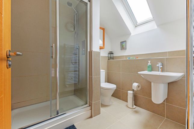 30, Hunters Place, Hindhead photo 2