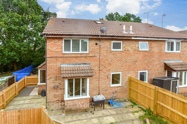 41, Starina Gardens, Waterlooville photo 2