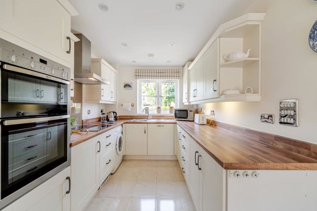 16, North Greenlands, Lymington photo 2