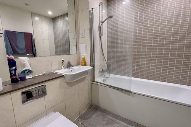 19, River Walk Apartments, Homerton Road, Hackney photo 3