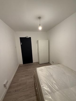 1-bed house on Dolman Close, London, £3,467/mo