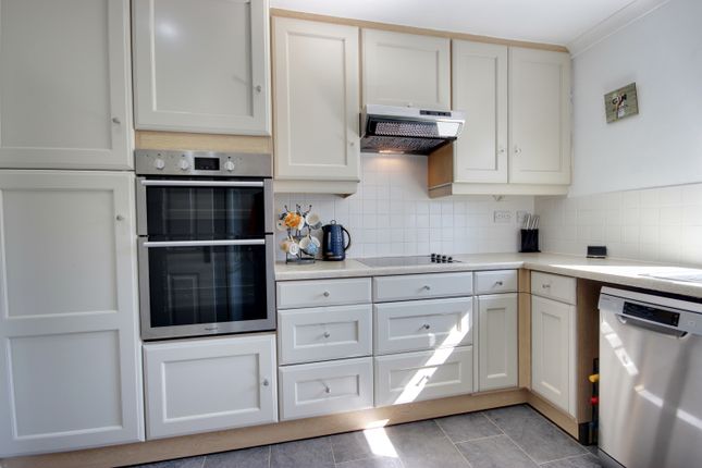 26, Churchfields, Beverley photo 3