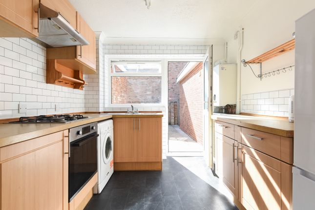 7 Teddington Close, Canterbury, Kent photo 3