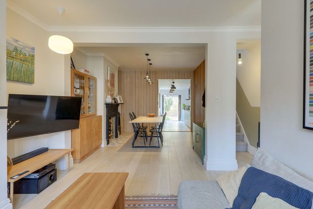 7 Neuchatel Road, Catford photo 3