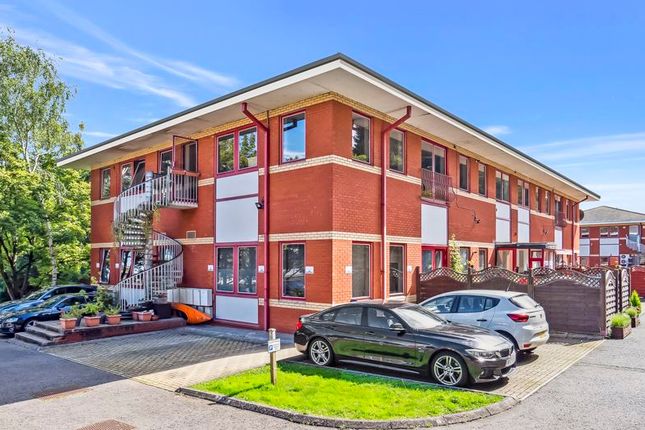 Thumbnail Flat for sale in Boundary Road, Loudwater, High Wycombe