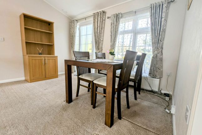 40, Whitehill Park, Bordon photo 2