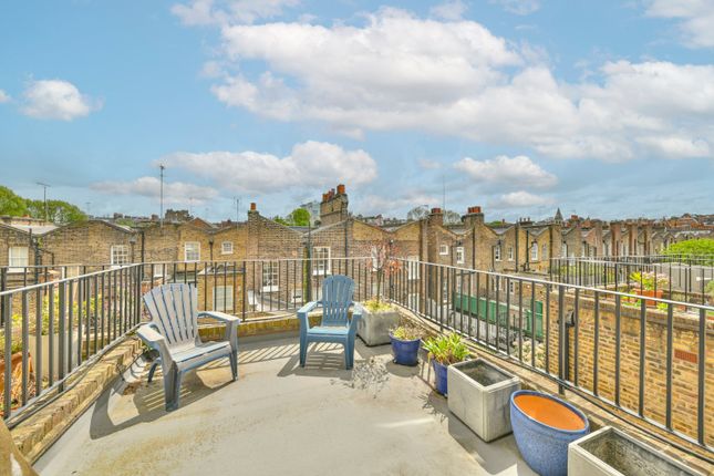 Flat for sale in Redburn Street, London