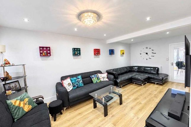 Kingston Avenue, Bedfont photo 4