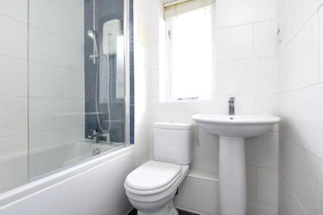 11, Mountbatten Gardens, Beckenham, Kent photo 4