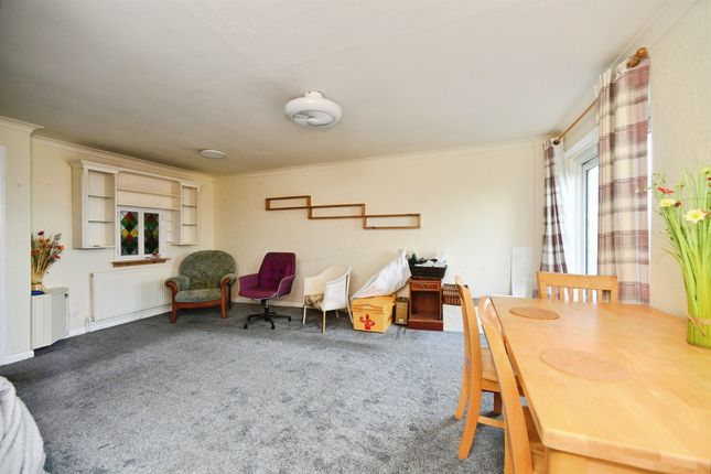 23, Glynde Close, Newhaven photo 3