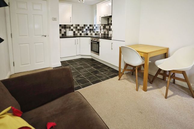 3 Fraser Court, Bournemouth photo 4