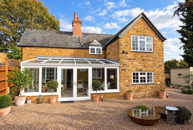 3-bed detached on Brook Lane, Northampton, £375,000
