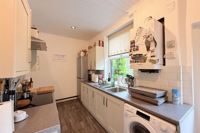 42, Chew Valley Road, Oldham photo 4