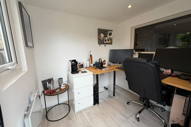 4, Holly Hedge Road, FRIMLEY photo 4