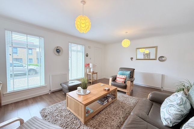 5, Strathmiglo place , Stenhousemuir  photo 3