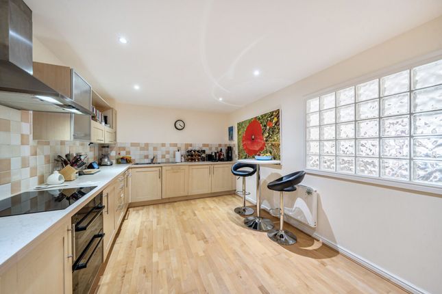 Flat 6, Ridgeleigh Court, Barnet photo 2