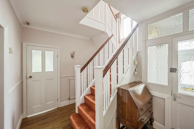 35, Brumby Wood Lane, Scunthorpe photo 2