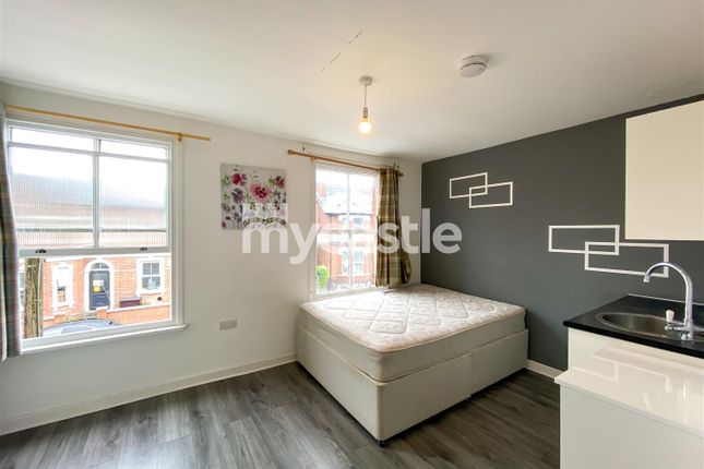 Town house for sale in Waylen Street, Reading