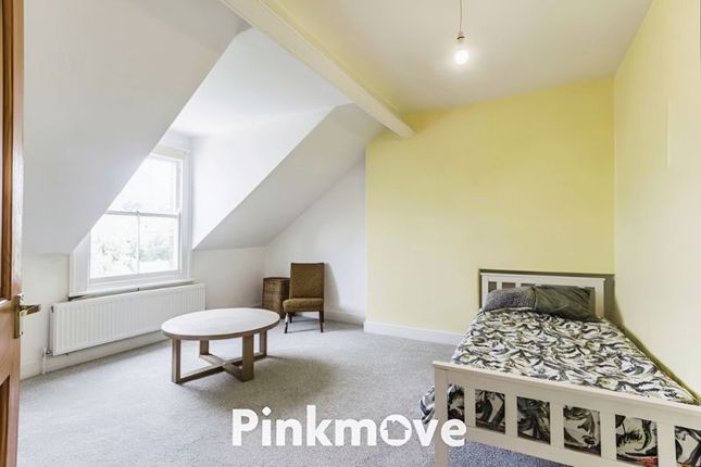 End terrace house for sale in Kensington Place, Newport