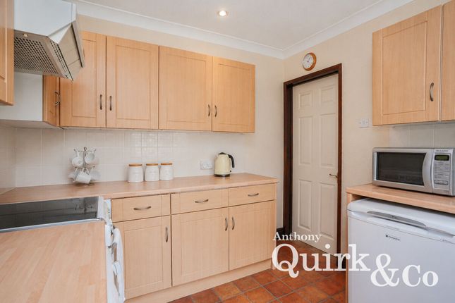 13b, Norton Avenue, Canvey Island photo 4