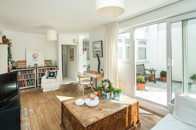 Flat for sale in Gilesmead, Camberwell Church Street, London