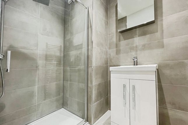 Room 2, 69, Goodwood Avenue, Enfield photo 4