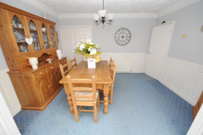 9, Silver Birch Grove, Bradford photo 4