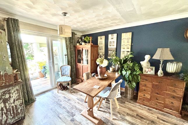 6, Laburnum Way, Somerset photo 4