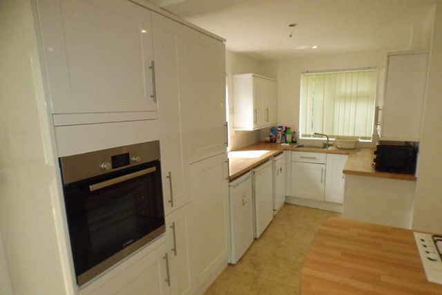 Bungalow to rent in The Mede, Topsham, Exeter