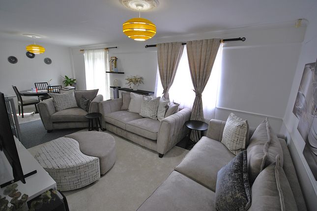 27, Hazel Avenue, Doncaster photo 5
