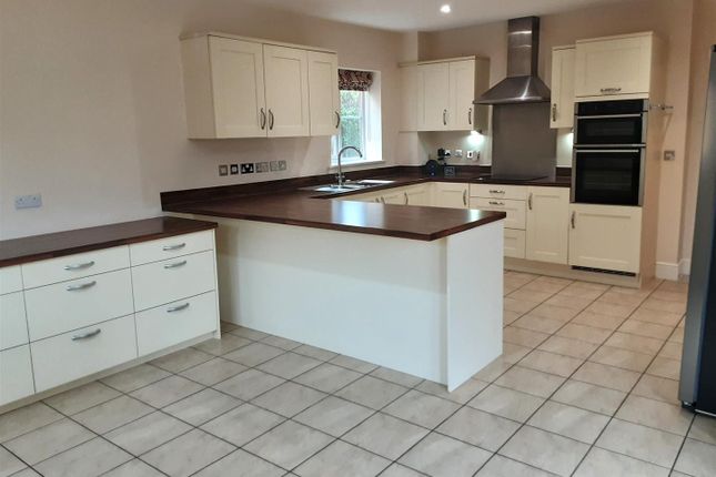 15, Oak Lane, Peterborough photo 3