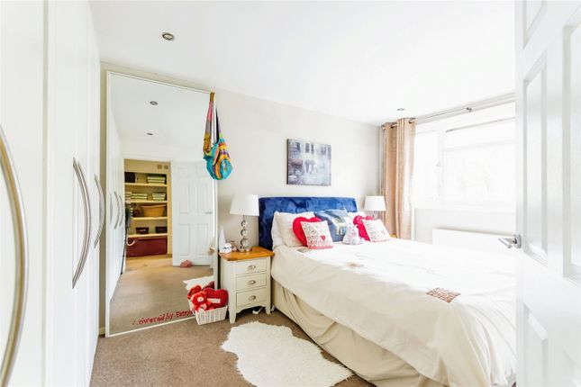 Flat for sale in Blacklands Meadow, Nutfield, Redhill, Surrey