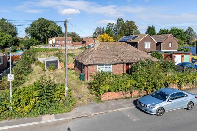 Thumbnail Detached bungalow for sale in 70 Lower Vicarage Road, Kennington, Ashford, Kent