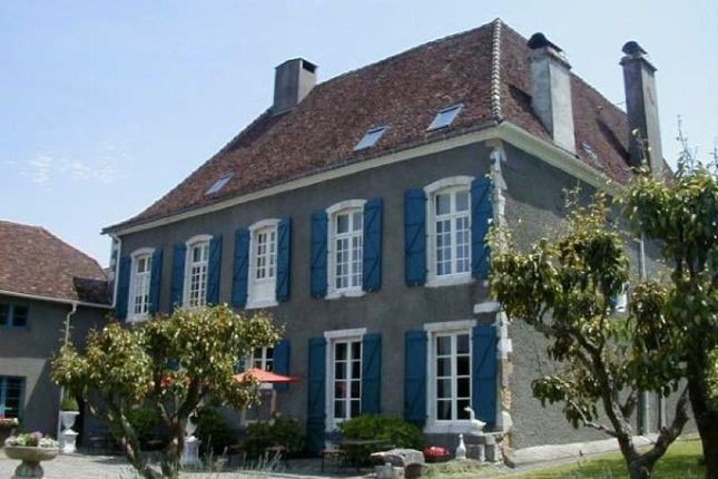 Property alert successfully added! Property. Ref: LEB-NT, For Sale, 3 Bedrooms, 1 Bathroom, Size: square metres, Plot: square metres, > 4 Outbuildings Property (near Pau) in Pyrénées-Atlantiques, Aquitaine. Property. The property was built in , it comprises a dwelling house and an adjacent old winery barn with 2 floors.