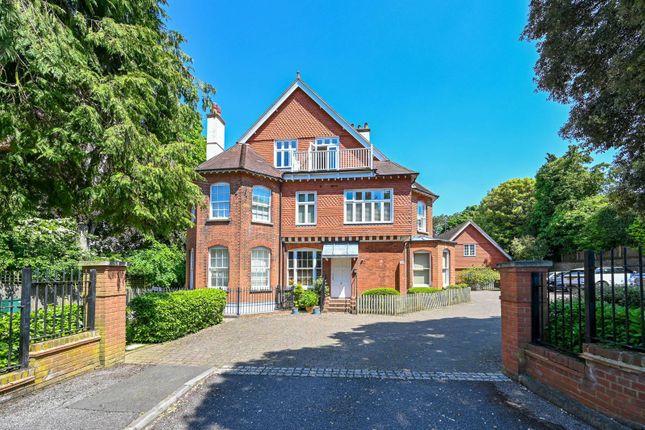 Thumbnail Flat for sale in Tyrells Place, Guildford