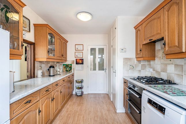 21, Allen Road, Leatherhead photo 2