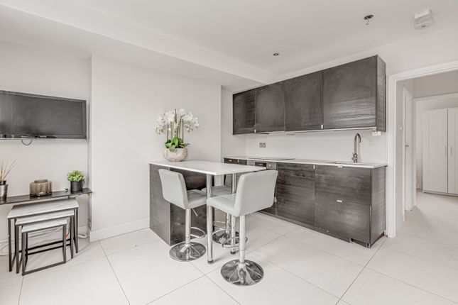 Thumbnail Flat to rent in New Kings Road, Fulham Broadway