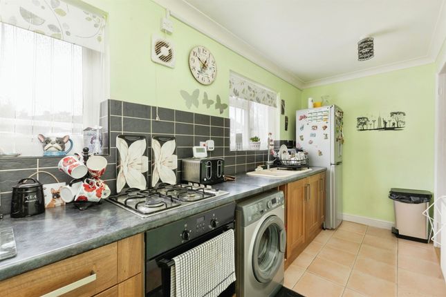 Flat for sale in Lusher Rise, Norwich