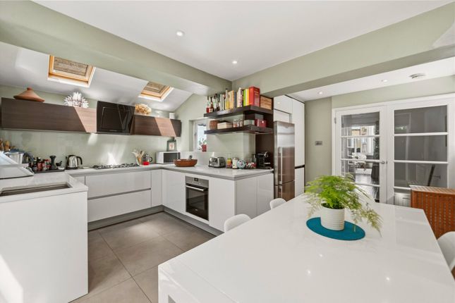 Flat 1, 26, Leathwaite Road, London photo 4