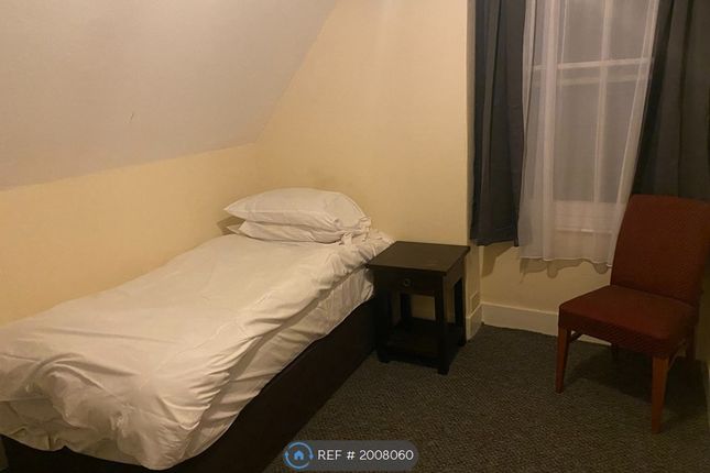 Room to rent in Waterden Road, Guildford