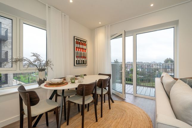 1049, The Maple, 10, Aviator Drive, London photo 4