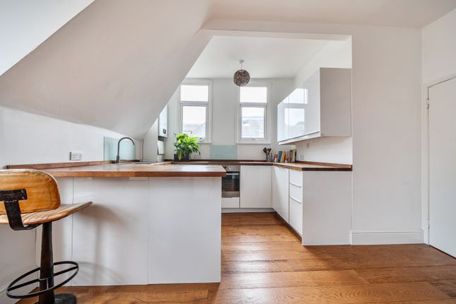 Top Floor Flat, 11, Albany Road, London photo 3