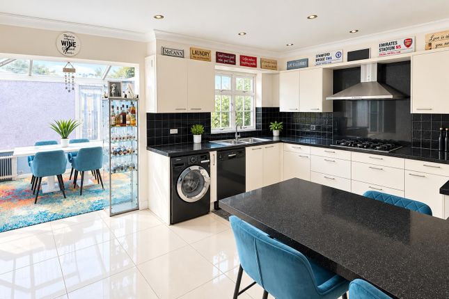 49, Hanover Gardens, Farnborough photo 4