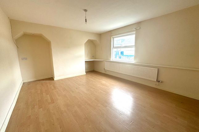 Flat to rent in Holderness Road HU9, Hull,