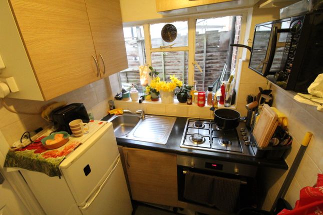 2, Mead Road, Edgware photo 4