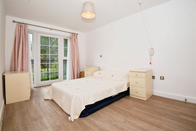 50, Eaves Court, Princes Risborough photo 3
