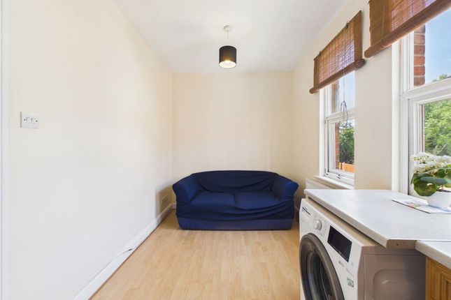 60a, Harrow View, Middlesex photo 4