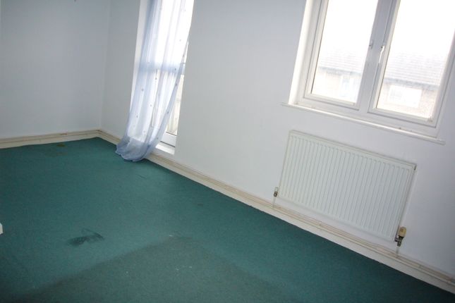 Maisonette to rent in Tiptree Crescent, Clayhall, Ilford
