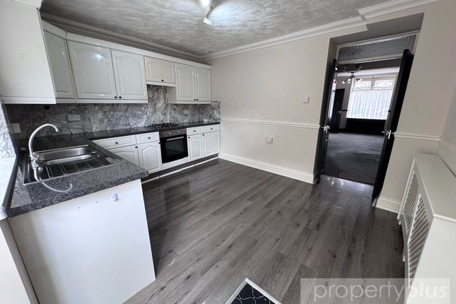38, Ton Row, Rhondda Cynon Taff photo 3